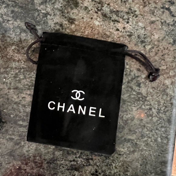 Chanel velvet jewelry dust bag - Picture 2 of 2